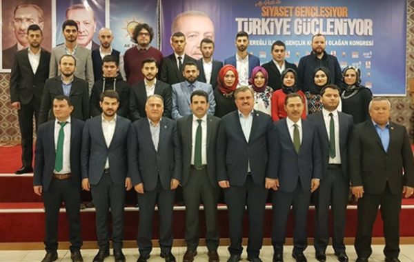 YENA� KADRO SAHNEDE…
