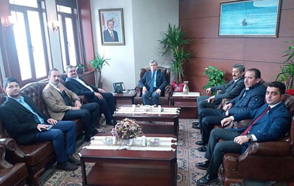 VALA� A�LE BA�R ARAYA GELDA�LER