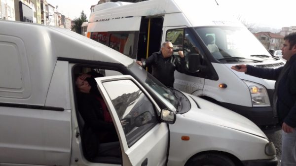 TRAFA�K KAZASINDA 1 KA�AzA� YARALANDI
