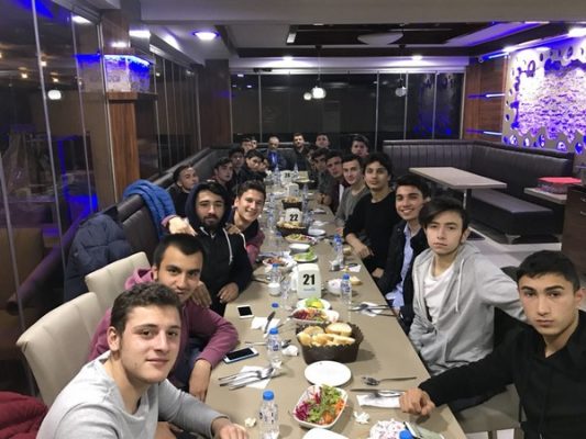 YEMEKTE BULUAzTULAR…