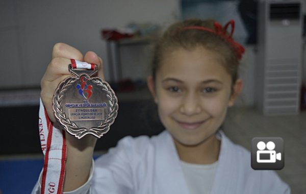 DA?AzA?N SALONUNDA A�ALIAzTIK, 14 MADALYA ALDIK