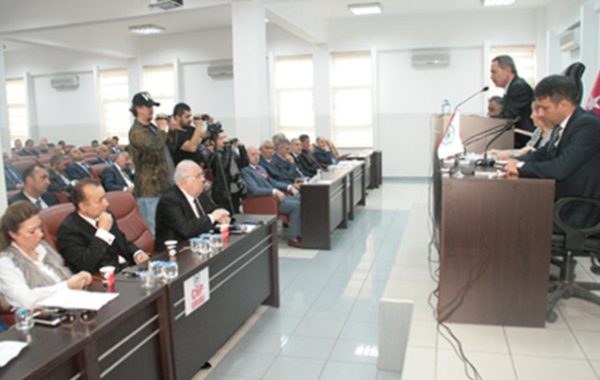 CHPa��DEN HEM YAZILI, HEM SA�ZLA? SORULARa��