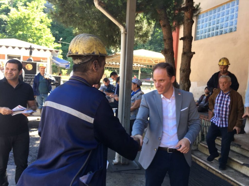 VARLIK İÇİNDE YOKLUK ÇEKTİRİYORLAR