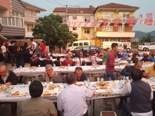 SİYASETSİZ İFTAR…