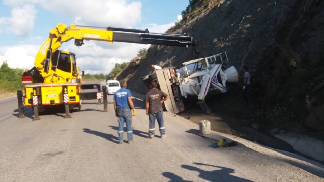 BETON MİKSER DEVRİLDİ