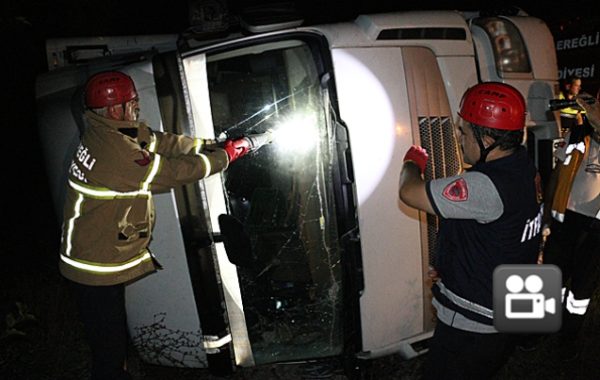 TIR ŞOFÖRÜNÜ İTFAİYE EKİPLERİ KURTARDI