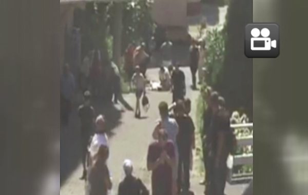 BEŞİNCİ KATTAN ATLADI VE KURTARILAMADI…