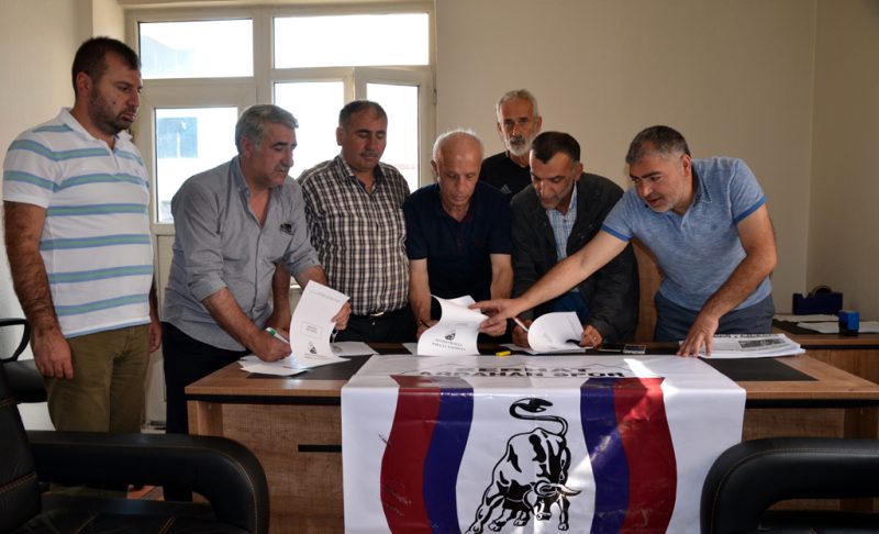 BAKAN İSTİFA ETTİ…