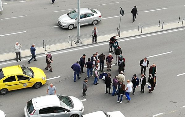 KARŞIDAN KARŞIYA GEÇERKEN…