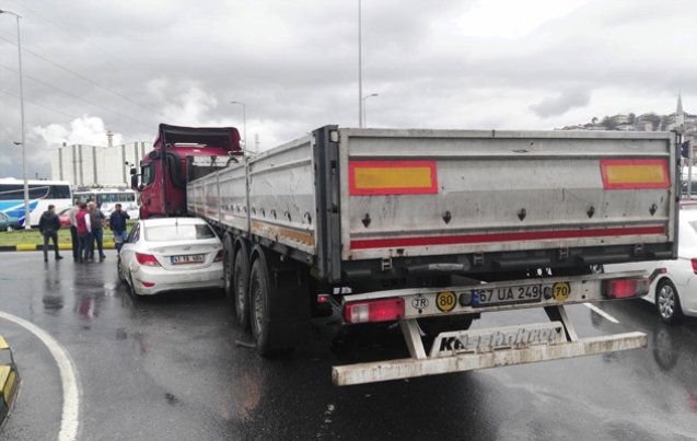 TIR İLE ÇARPIŞTI…