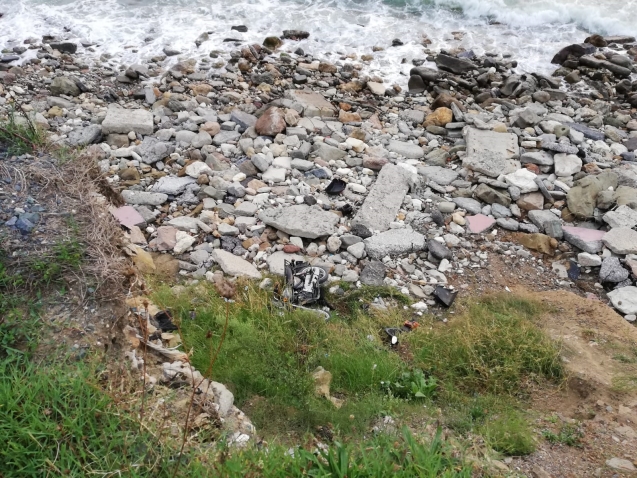 DENİZ KENARINA UÇTU…