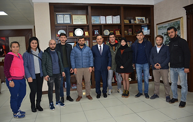 AK GENÇLERDEN UYSAL’A ZİYARET