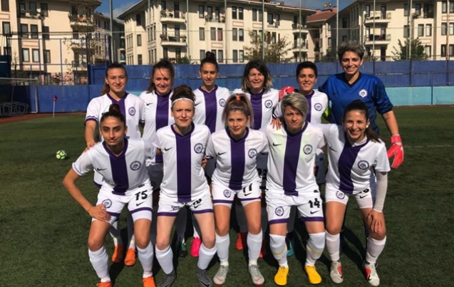 KIZLAR İSTANBUL’DA ÜÇLEDİ…