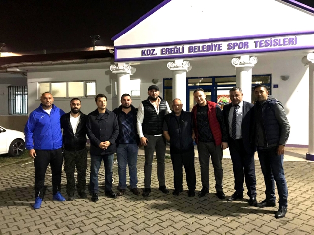 YENİ HOCAYA TARAFTAR DESTEĞİ…