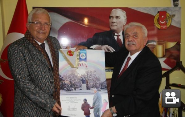 BELEDİYE ÇALIŞANLARININ YÜREKLERİNE SU SERPTİ