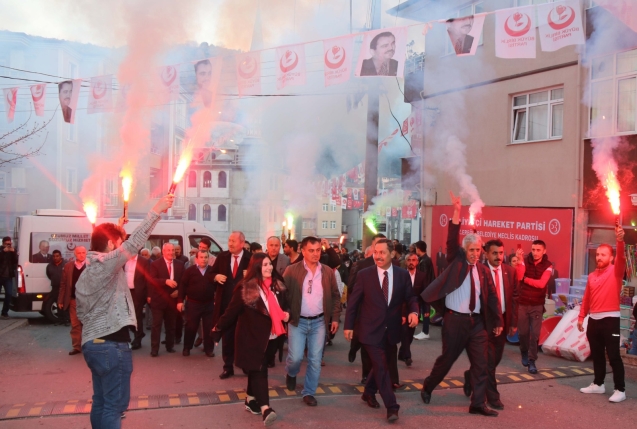 VATANDAŞTAN UYSAL’A BÜYÜK İLGİ…