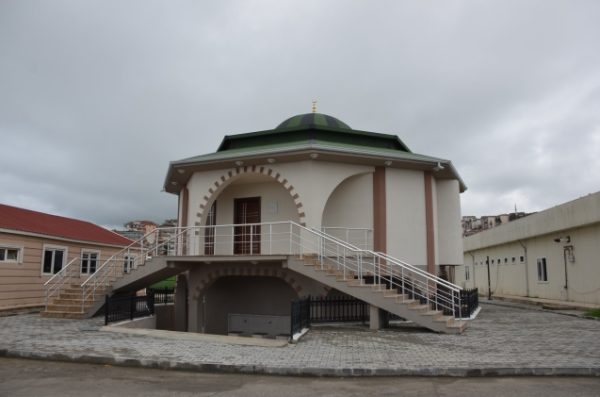 İBADETE AÇILDI…
