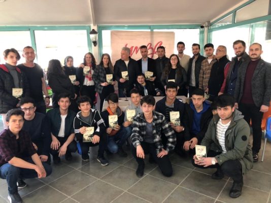 ÇİÇEK’TEN İMZA GÜNÜ…