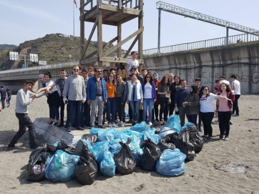 700 KİLO TOPLADILAR…