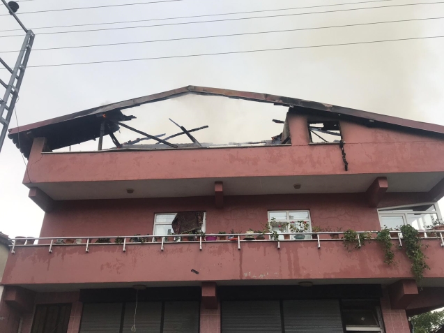 KORKMAZ’IN EVİNE YILDIRIM DÜŞTÜ…