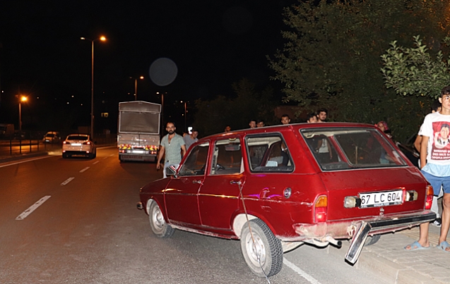 KAMYONET, OTOMOBİLİ KALDIRMA ATTI…