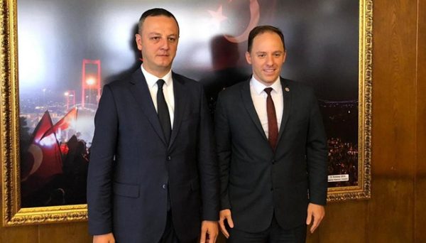 ALAN, ÇOCUKLUK ARKADAŞINI AĞIRLADI…