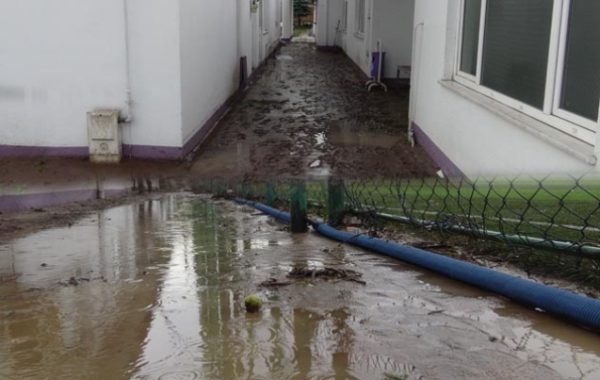 TESİSLER SU ALTINDA KALDI…