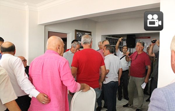 İL VE İLÇE BAŞKANINI TOPA TUTTULAR…
