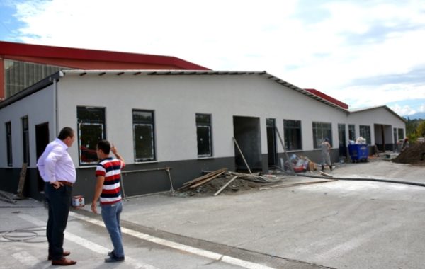 TEKİN, BELEDİYE DÜKKANLARINI DENETLEDİ…