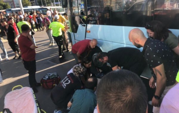 DOLMUŞUN ALTINDA KALMIŞTI VE…