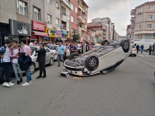 İKİ ARACA BİRDEN ÇARPTI…