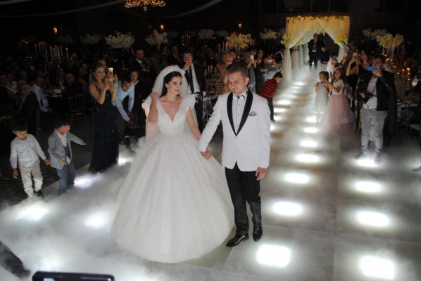 DİLLERE DESTAN BİR DÜĞÜN OLDU…