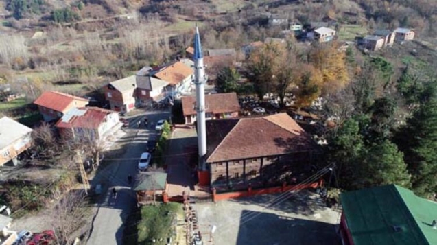 KÖYLÜLER CAMİYİ AYAKTA TUTUYOR