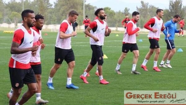 Antalyasporlu futbolcular telekonferansla antrenmanlara devam ediyor