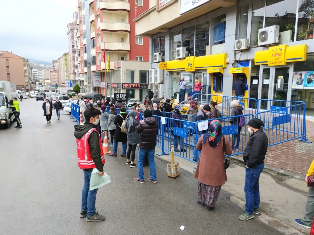 PTT YOĞUNLUĞUNA EMNİYET TEDBİRİ…
