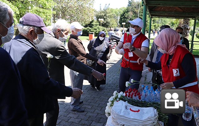 KIZILAY ANNELER GÜNÜNDE DE BOŞ DURMADI…