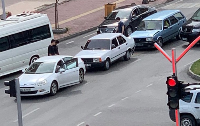 BİRBİRLERİNE GİRDİLER…