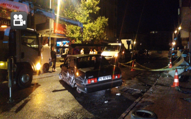 DÜKKANLARA ÇARPARAK DURABİLDİ…