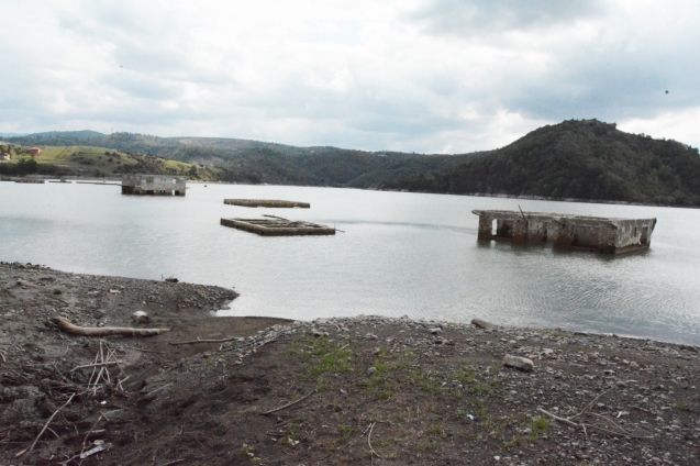 KIZILCAPINAR’DA SU SEVİYESİ KORKUTUYOR…