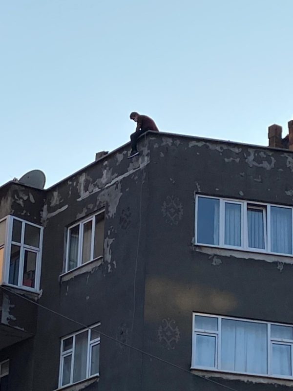 İNTİHAR TEŞEBBÜSÜNDE BULUNDU…