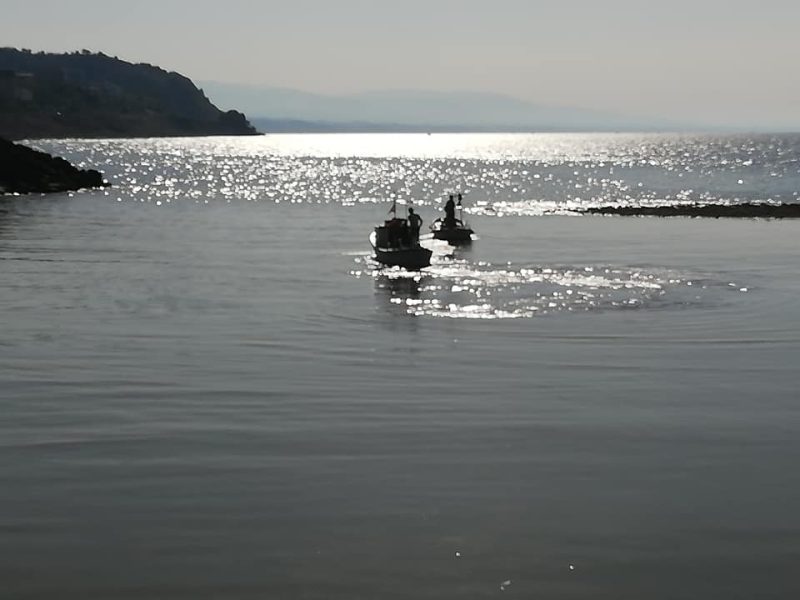 ALAPLI’DA KARAYA OTURUYORLAR…