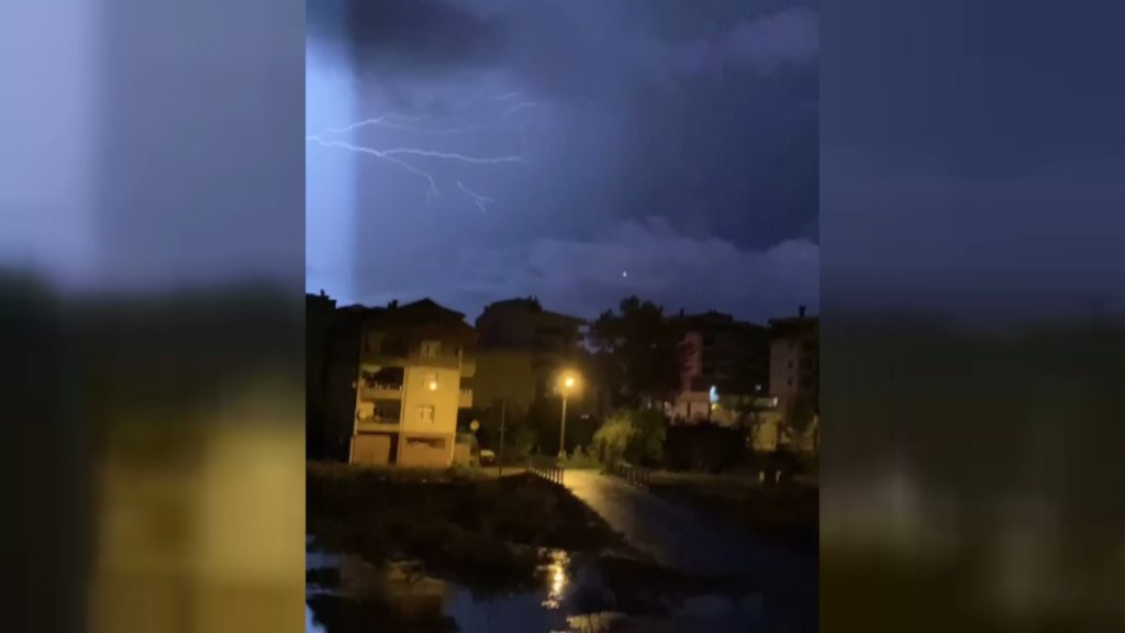 GÖKYÜZÜNDE ŞÖLEN…