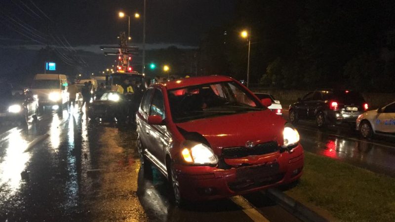 3 ARAÇ BİRBİRİNE GİRDİ…