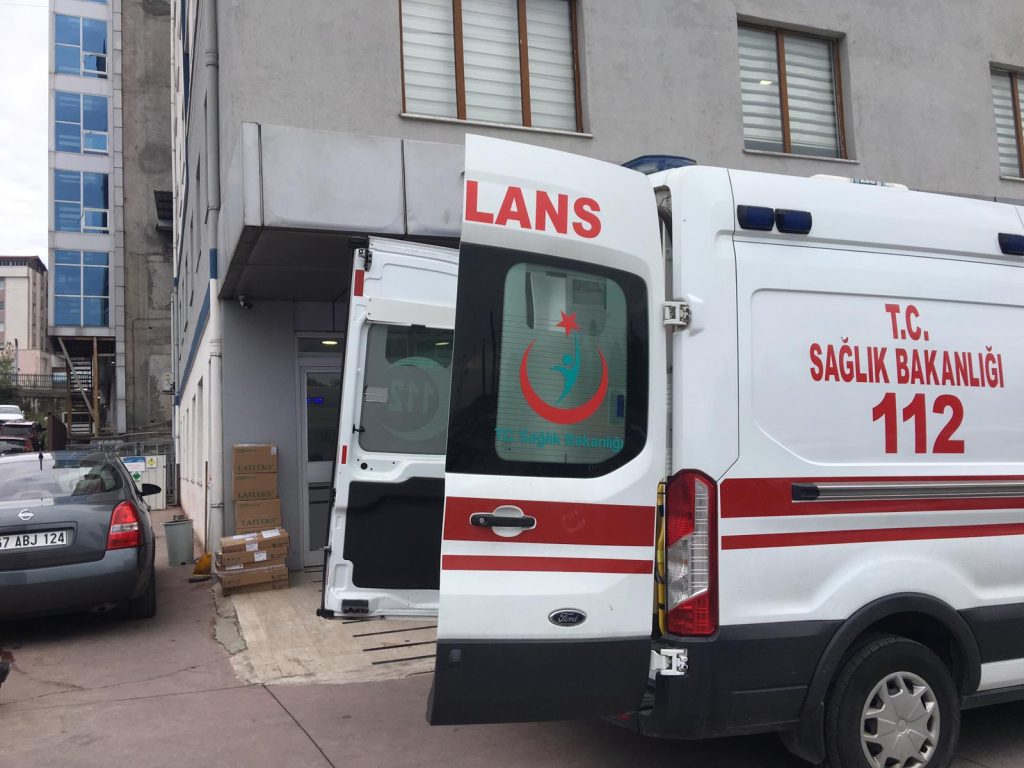 YAŞLI ADAMA OTOMOBİL ÇARPTI…