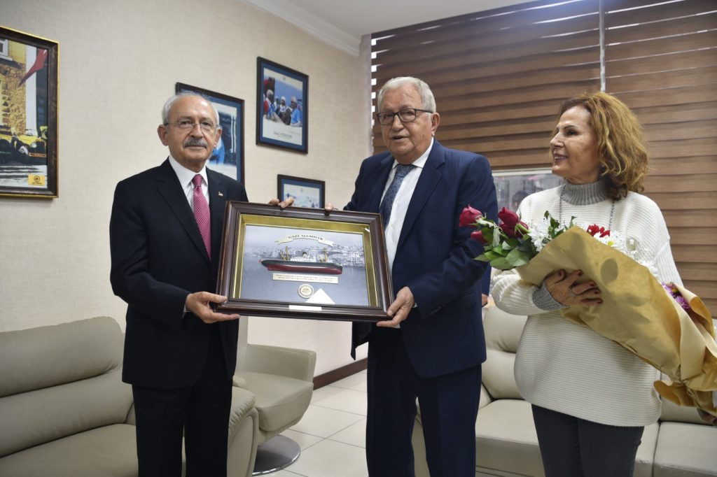 Önce başkanı ziyaret etti.