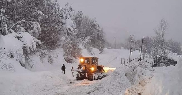 Köy yolları sırayla açılıyor…