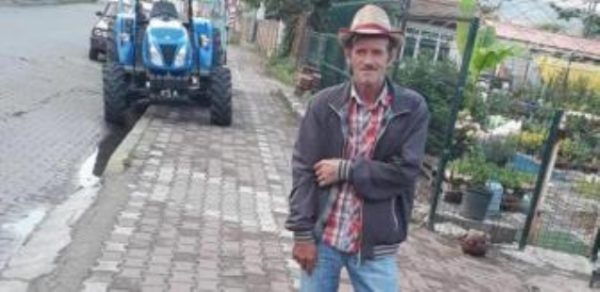 Çekiçle vura vura öldürdü.