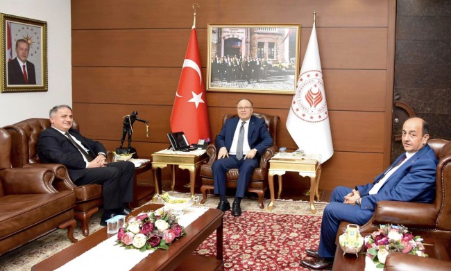 Makamında ziyaret ettiler