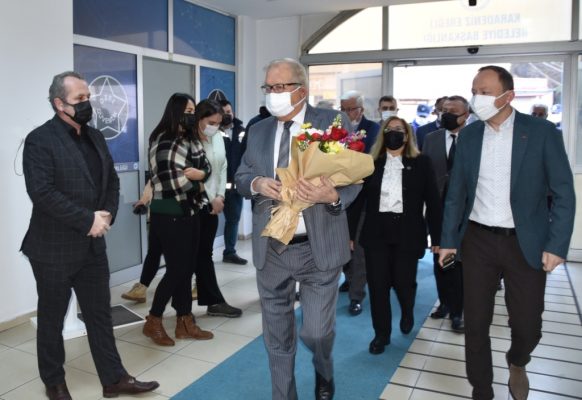 Mekanın sahibi geri döndü…