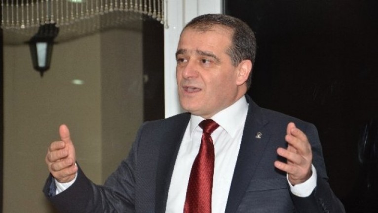 Sorsanız iktidarın yanında sendika…